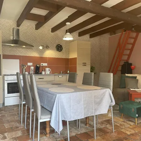 L'abeille Sas Le Jardin De Messie 3* Beaumont (Vienne)