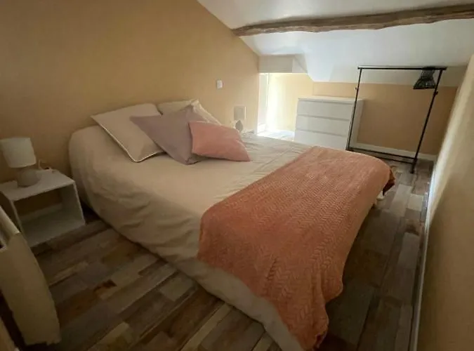 L'abeille Sas Le Jardin De Messie 3*