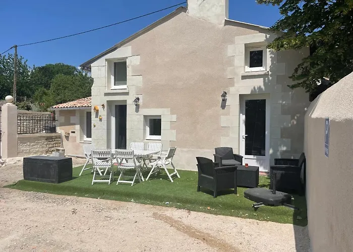 L'abeille Sas Le Jardin De Messie 3* Beaumont (Vienne)