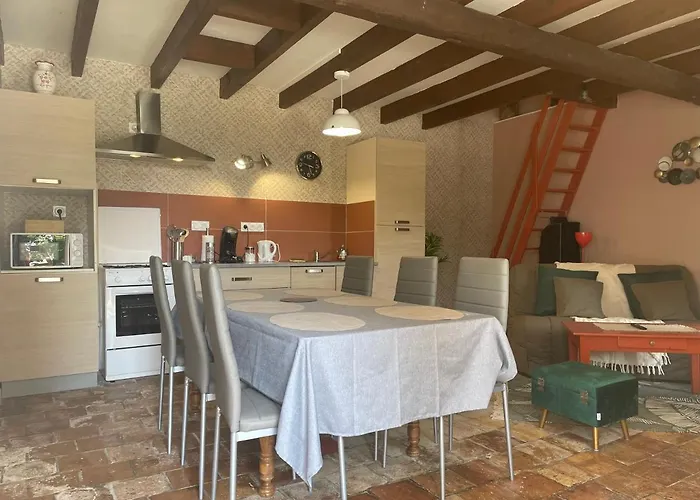 L'abeille Sas Le Jardin De Messie 3* Beaumont (Vienne)